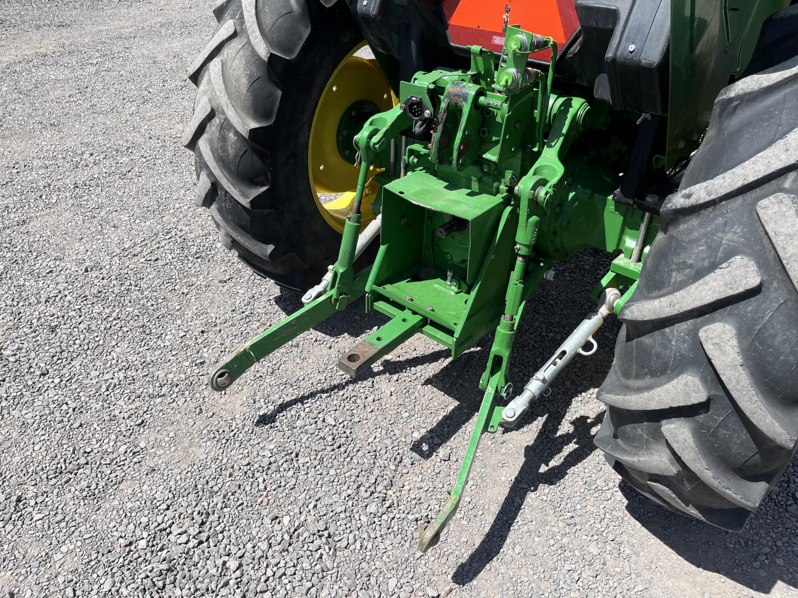 ./imagenes/INVOICE/2019/18007/JOHN DEERE 5055E (9).JPG